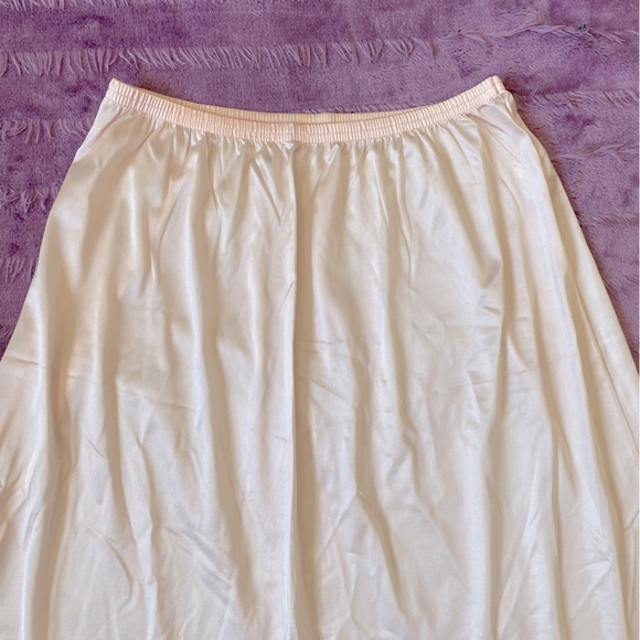 Vintage 80s Vanity Fair Embroidered Hem Coquette Pink Rosette Slip Skirt - Picture 8 of 13